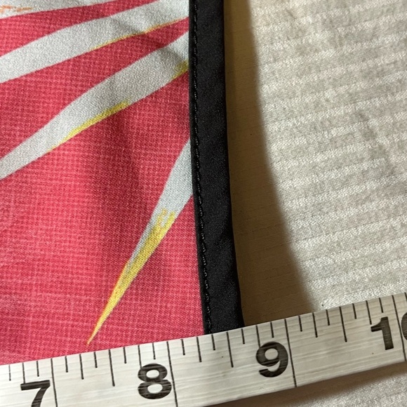 Quiksilver Surfsilk 19" Pink
 Board Shorts, size 32 - Picture 9 of 9